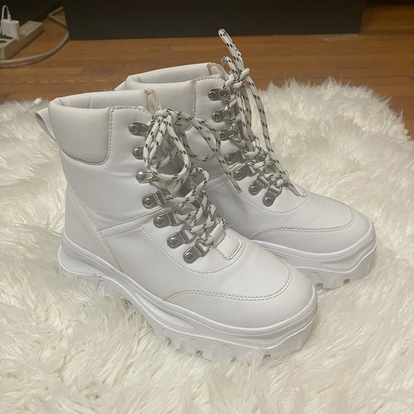 PRETTYLITTLETHING combat boots - Picture 2 of 2